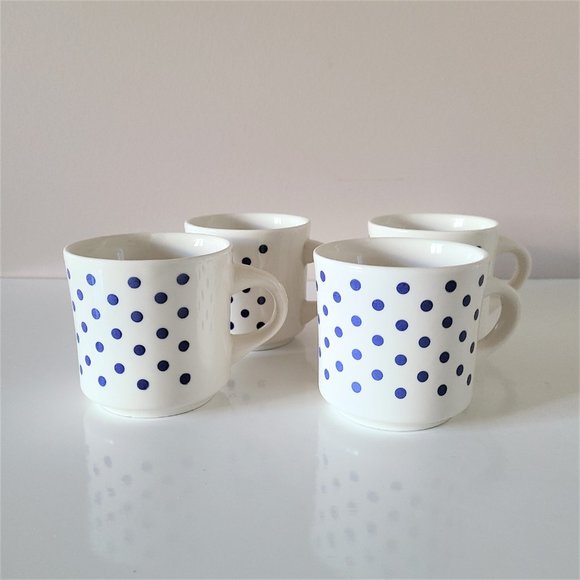 Set of 4 vintage ceramic blue polka dot tea/coffee mugs. - Picture 1 of 7
